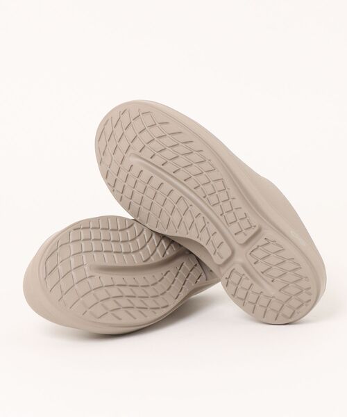 OOFOS(ウーフォス)の「【Ca】OOFOS Oocloog(サンダル・レディース・ブラック/ヘザーグレー・S/M)」の4枚目の写真