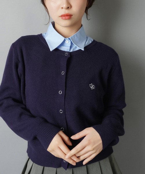 SPINNS(スピンズ)の「さりげなさがちょうどいい♪刺繍入りスナップボタンカーディガン(カーディガン/ボレロ・レディース・ブラック/レッド/オフホワイト/グレー/ネイビー・ONESIZE)」の5枚目の写真