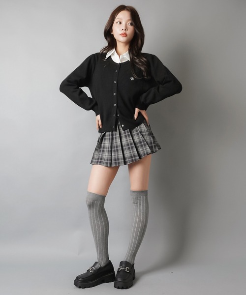SPINNS(スピンズ)の「さりげなさがちょうどいい♪刺繍入りスナップボタンカーディガン(カーディガン/ボレロ・レディース・ブラック/レッド/オフホワイト/グレー/ネイビー・ONESIZE)」の13枚目の写真
