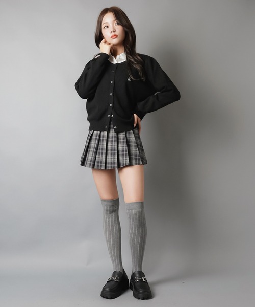 SPINNS(スピンズ)の「さりげなさがちょうどいい♪刺繍入りスナップボタンカーディガン(カーディガン/ボレロ・レディース・ブラック/レッド/オフホワイト/グレー/ネイビー・ONESIZE)」の15枚目の写真