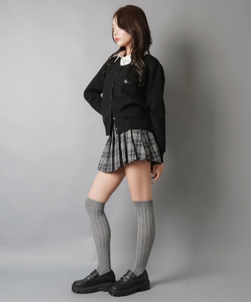 SPINNS(スピンズ)の「さりげなさがちょうどいい♪刺繍入りスナップボタンカーディガン(カーディガン/ボレロ・レディース・ブラック/レッド/オフホワイト/グレー/ネイビー・ONESIZE)」の14枚目の写真