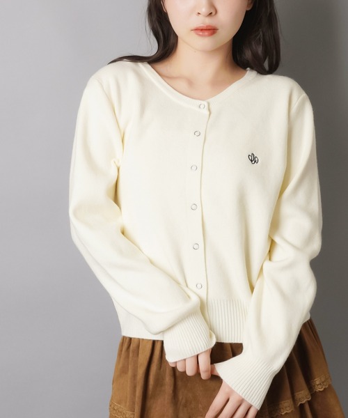 SPINNS(スピンズ)の「さりげなさがちょうどいい♪刺繍入りスナップボタンカーディガン(カーディガン/ボレロ・レディース・ブラック/レッド/オフホワイト/グレー/ネイビー・ONESIZE)」の22枚目の写真