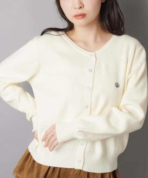 SPINNS(スピンズ)の「さりげなさがちょうどいい♪刺繍入りスナップボタンカーディガン(カーディガン/ボレロ・レディース・ブラック/レッド/オフホワイト/グレー/ネイビー・ONESIZE)」の21枚目の写真