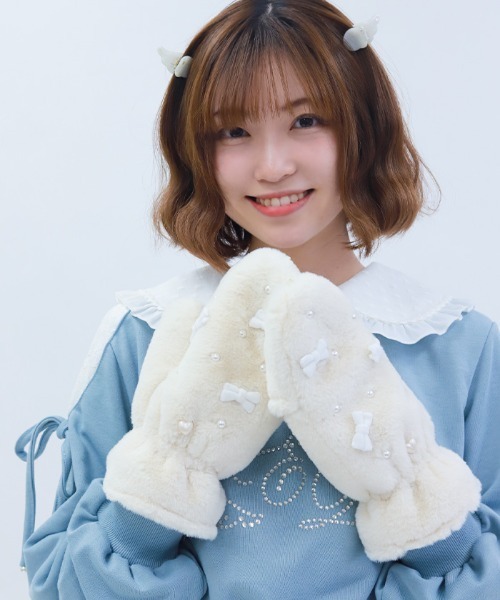 axes femme POETIQUE（アクシーズファムポエティック）の「リボン×パールファーミトン（手袋・レディース・サックスブルー/ピンク/キナリ・FREE）」の4枚目の写真