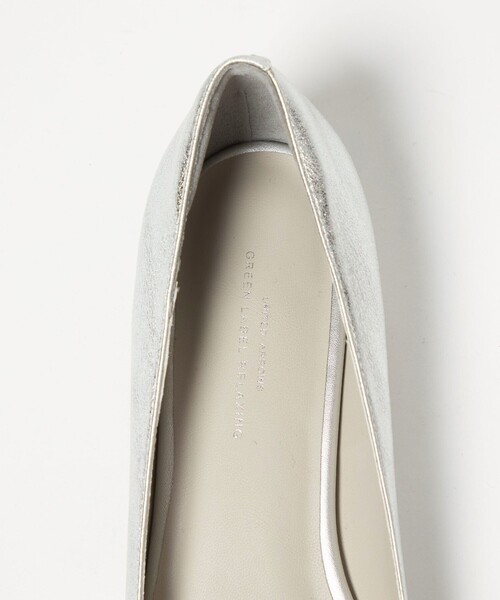 green label relaxing（グリーンレーベルリラクシング）の「ポインテッド メタルライン フラットパンプス 撥水（パンプス・レディース・その他1/オフホワイト/シルバー/ブラック・25.5cm/25cm/24.5cm/24cm/23.5cm/23cm/22.5cm/22cm）」の10枚目の写真