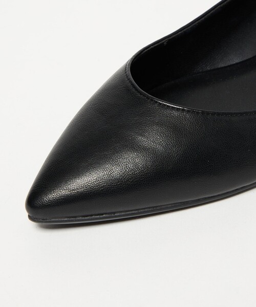 green label relaxing（グリーンレーベルリラクシング）の「ポインテッド メタルライン フラットパンプス 撥水（パンプス・レディース・その他1/オフホワイト/シルバー/ブラック・25.5cm/25cm/24.5cm/24cm/23.5cm/23cm/22.5cm/22cm）」の18枚目の写真