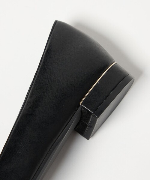 green label relaxing（グリーンレーベルリラクシング）の「ポインテッド メタルライン フラットパンプス 撥水（パンプス・レディース・その他1/オフホワイト/シルバー/ブラック・25.5cm/25cm/24.5cm/24cm/23.5cm/23cm/22.5cm/22cm）」の19枚目の写真