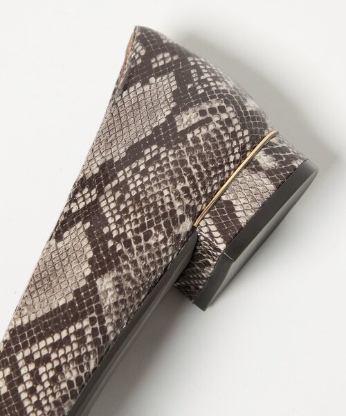 green label relaxing（グリーンレーベルリラクシング）の「ポインテッド メタルライン フラットパンプス 撥水（パンプス・レディース・その他1/オフホワイト/シルバー/ブラック・25.5cm/25cm/24.5cm/24cm/23.5cm/23cm/22.5cm/22cm）」の22枚目の写真