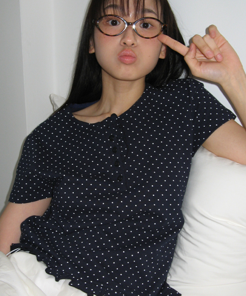 RONRON(ロンロン)の「DOT RUFFLE HALF SLEEVE T SHIRT NAVY(Tシャツ/カットソー・レディース・その他・FREE)」の2枚目の写真