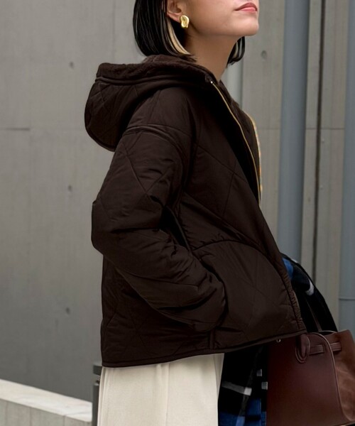 MICO COULIER（ミコクリエ）の「《リバーシブル》パネトレーションファーキルトジャケット（ブルゾン・レディース・ブラウン/グレイッシュベージュ・38）」の4枚目の写真