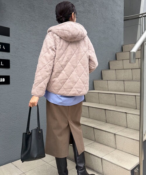 MICO COULIER（ミコクリエ）の「《リバーシブル》パネトレーションファーキルトジャケット（ブルゾン・レディース・ブラウン/グレイッシュベージュ・38）」の17枚目の写真