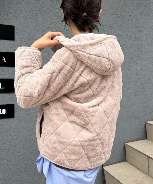 MICO COULIER（ミコクリエ）の「《リバーシブル》パネトレーションファーキルトジャケット（ブルゾン・レディース・ブラウン/グレイッシュベージュ・38）」の18枚目の写真