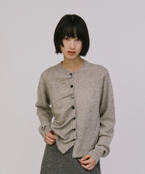 duei(デュイ)の「フロントタックカーディガン(カーディガン/ボレロ・レディース・チャコールグレー/グレイッシュベージュ・FREE)」の14枚目の写真