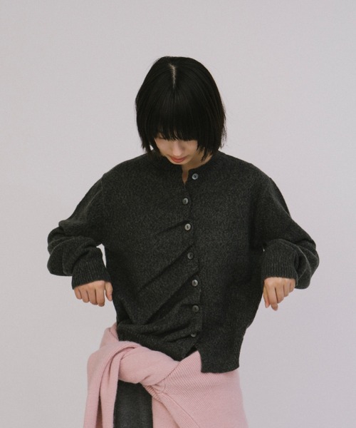 duei(デュイ)の「フロントタックカーディガン(カーディガン/ボレロ・レディース・チャコールグレー/グレイッシュベージュ・FREE)」の5枚目の写真