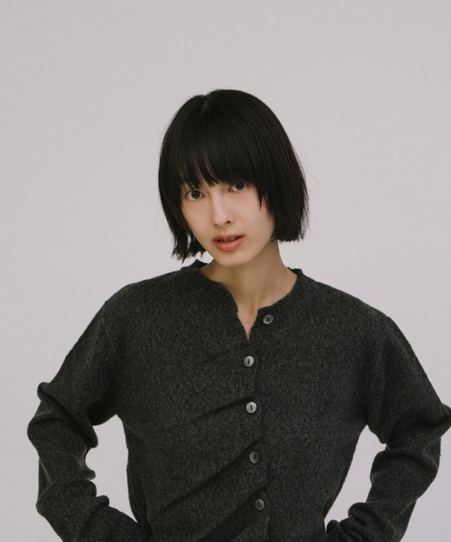 duei(デュイ)の「フロントタックカーディガン(カーディガン/ボレロ・レディース・チャコールグレー/グレイッシュベージュ・FREE)」の6枚目の写真