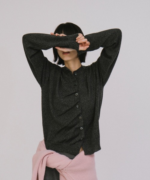 duei(デュイ)の「フロントタックカーディガン(カーディガン/ボレロ・レディース・チャコールグレー/グレイッシュベージュ・FREE)」の7枚目の写真
