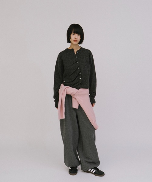 duei(デュイ)の「フロントタックカーディガン(カーディガン/ボレロ・レディース・チャコールグレー/グレイッシュベージュ・FREE)」の9枚目の写真