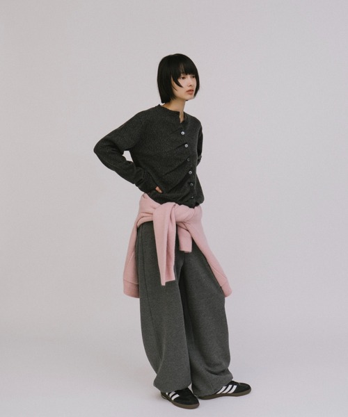 duei(デュイ)の「フロントタックカーディガン(カーディガン/ボレロ・レディース・チャコールグレー/グレイッシュベージュ・FREE)」の12枚目の写真