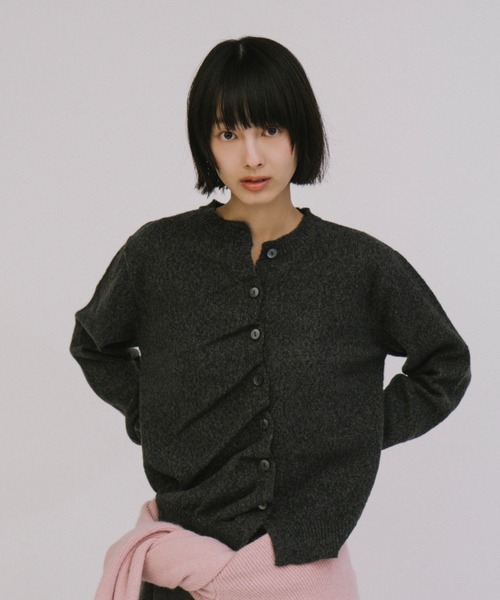 duei(デュイ)の「フロントタックカーディガン(カーディガン/ボレロ・レディース・チャコールグレー/グレイッシュベージュ・FREE)」の3枚目の写真