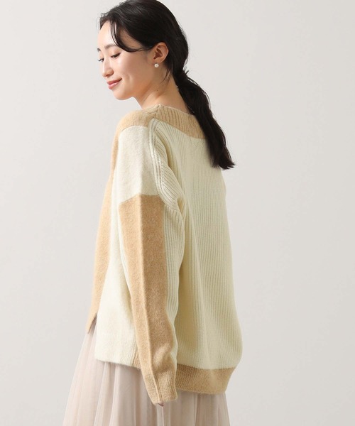 EN'DAY（エンディ）の「アルパカ混バイカラーＶネックニット（ニット/セーター・レディース・ベージュ系・FREE）」の8枚目の写真