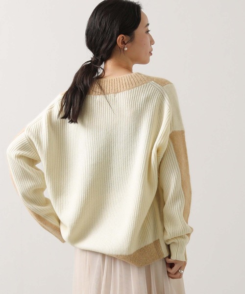 EN'DAY（エンディ）の「アルパカ混バイカラーＶネックニット（ニット/セーター・レディース・ベージュ系・FREE）」の9枚目の写真