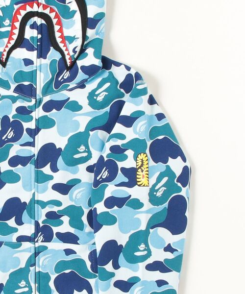 A BATHING APE（アベイシングエイプ）の「ABC CAMO 2ND SHARK FULL ZIP HOODIE（パーカー・メンズ・ブルー/ピンク/グリーン・MEDIUM/X-LARGE/SMALL/LARGE/XX-LARGE）」の6枚目の写真
