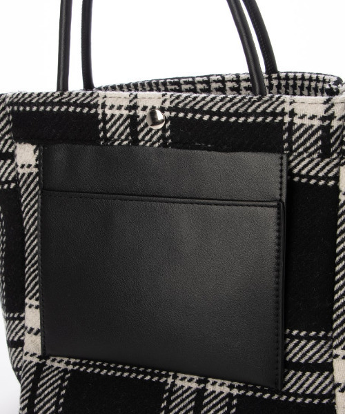 cache cache(カシュ カシュ)の「VERYコラボ カシュカシュ cachecache / ウールリバーシブルチェックトートバッグ(トートバッグ・レディース・レッド/ブラック・FREE)」の6枚目の写真