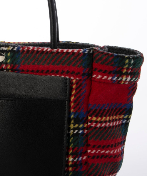 cache cache(カシュ カシュ)の「VERYコラボ カシュカシュ cachecache / ウールリバーシブルチェックトートバッグ(トートバッグ・レディース・レッド/ブラック・FREE)」の13枚目の写真