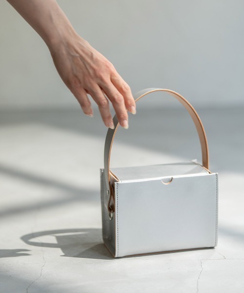 TIDEWAY（タイドウェイ）の「TIDEWAY vanityboxbag タイドウェイ バニティボックスバッグ（ハンドバッグ・レディース・シルバー/ブラック・FREE）」の10枚目の写真