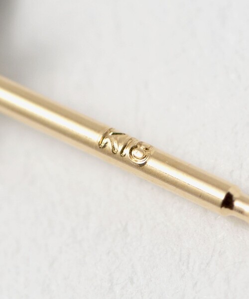 BEAUTY&YOUTH UNITED ARROWS(ビューティーアンドユースユナイテッドアローズ)の「K18 クロス ピアス(ピアス(両耳用)・レディース・ゴールド・FREE)」の6枚目の写真