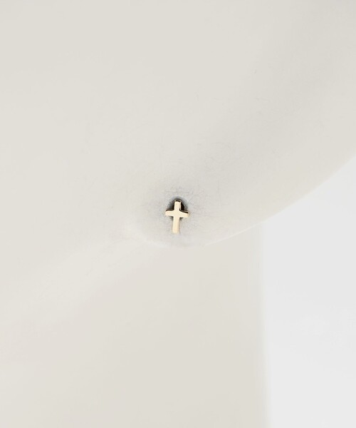 BEAUTY&YOUTH UNITED ARROWS(ビューティーアンドユースユナイテッドアローズ)の「K18 クロス ピアス(ピアス(両耳用)・レディース・ゴールド・FREE)」の7枚目の写真