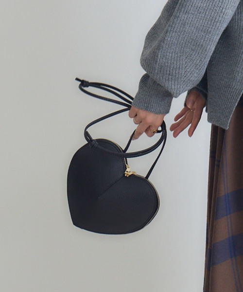 KATHARINE ROSS（キャサリンロス）の「【KATHARINE ROSS】【MILLELA FIRENZE】ハートレザーショルダー（ショルダーバッグ・レディース・シルバー/ブラック・MEDIUM）」の2枚目の写真