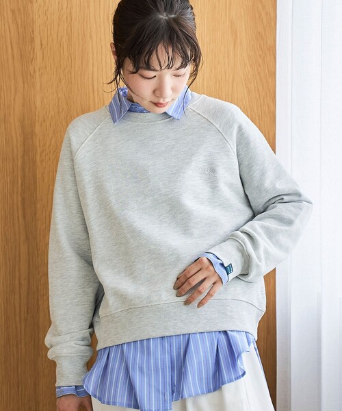 PENNEYS（ぺニーズ）の「【PENNEYS（ぺニーズ）別注】ロゴ刺繍 裏毛ラグランスウェット（スウェット・レディース・クリーム/ナチュラル/ライトブルー/ネイビー・M/L）」の3枚目の写真