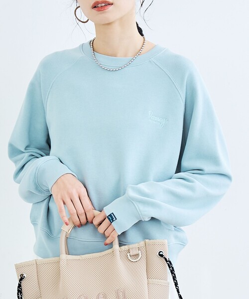 PENNEYS（ぺニーズ）の「【PENNEYS（ぺニーズ）別注】ロゴ刺繍 裏毛ラグランスウェット（スウェット・レディース・クリーム/ナチュラル/ライトブルー/ネイビー・M/L）」の4枚目の写真