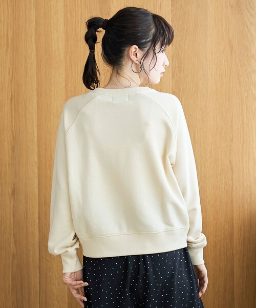 PENNEYS（ぺニーズ）の「【PENNEYS（ぺニーズ）別注】ロゴ刺繍 裏毛ラグランスウェット（スウェット・レディース・クリーム/ナチュラル/ライトブルー/ネイビー・M/L）」の14枚目の写真