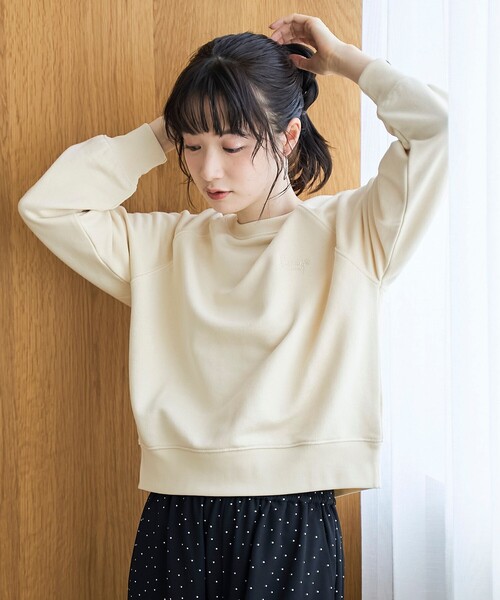 PENNEYS（ぺニーズ）の「【PENNEYS（ぺニーズ）別注】ロゴ刺繍 裏毛ラグランスウェット（スウェット・レディース・クリーム/ナチュラル/ライトブルー/ネイビー・M/L）」の15枚目の写真