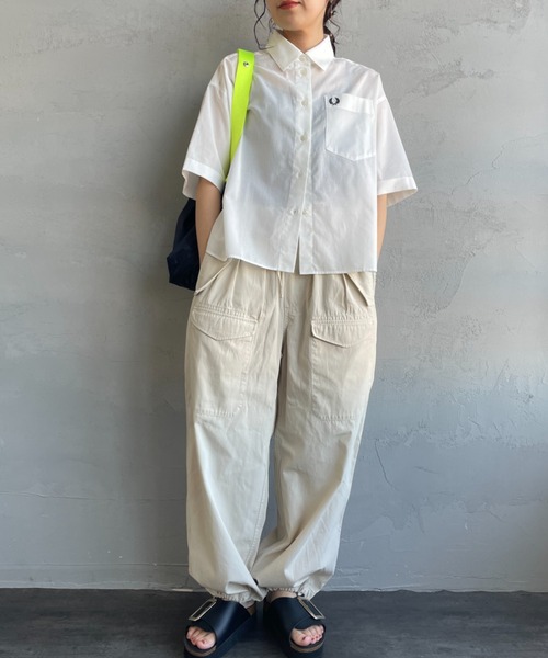 FRED PERRY（フレッドペリー）の「【WEB先行予約】[FRED PERRY/フレッドペリー] 別注 ワンポイントロゴ刺繍 シアーシャツ（シャツ/ブラウス・レディース・ホワイト/オートミール/ブルー/ブラック・10）」の15枚目の写真