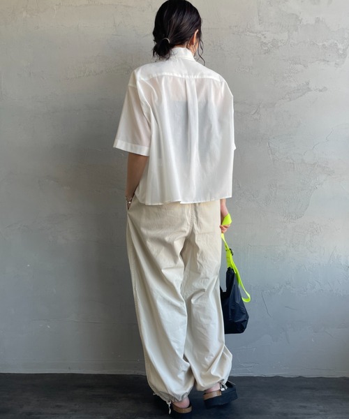 FRED PERRY（フレッドペリー）の「【WEB先行予約】[FRED PERRY/フレッドペリー] 別注 ワンポイントロゴ刺繍 シアーシャツ（シャツ/ブラウス・レディース・ホワイト/オートミール/ブルー/ブラック・10）」の17枚目の写真