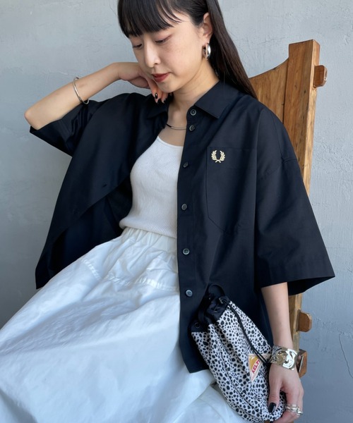 FRED PERRY（フレッドペリー）の「【WEB先行予約】[FRED PERRY/フレッドペリー] 別注 ワンポイントロゴ刺繍 シアーシャツ（シャツ/ブラウス・レディース・ホワイト/オートミール/ブルー/ブラック・10）」の21枚目の写真