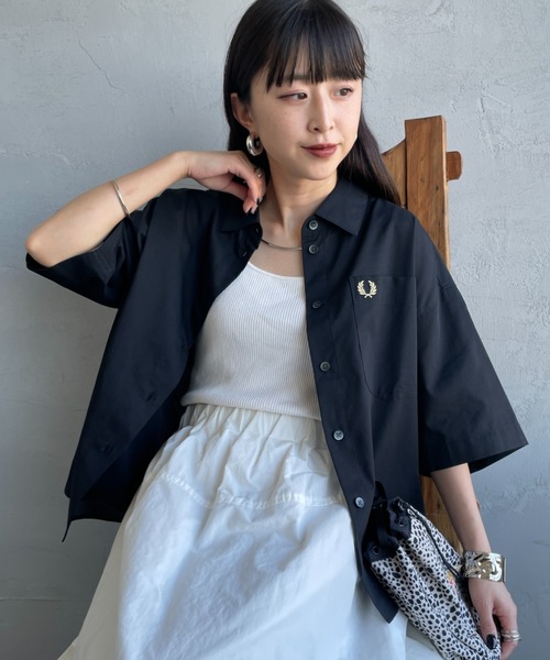 FRED PERRY（フレッドペリー）の「【WEB先行予約】[FRED PERRY/フレッドペリー] 別注 ワンポイントロゴ刺繍 シアーシャツ（シャツ/ブラウス・レディース・ホワイト/オートミール/ブルー/ブラック・10）」の22枚目の写真