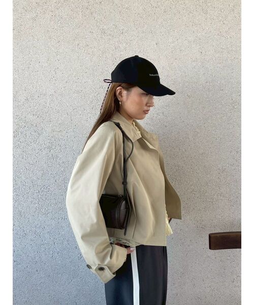 LAGUNAMOON（ラグナムーン）の「タックヘムトレンチライクショートブルゾン（ブルゾン・レディース・ベージュ/ネイビー・FREE）」の7枚目の写真