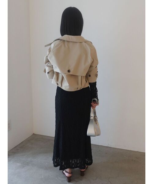 LAGUNAMOON（ラグナムーン）の「タックヘムトレンチライクショートブルゾン（ブルゾン・レディース・ベージュ/ネイビー・FREE）」の17枚目の写真