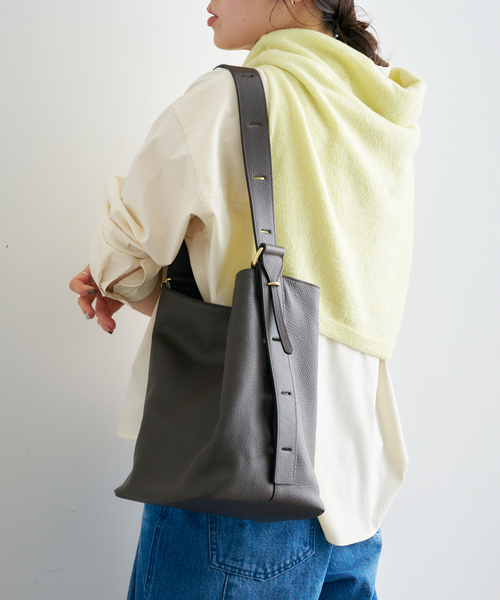 U by SPICK&SPAN（ユーバイスピックアンドスパン）の「【AULENTTI / オウレンティ】 ショルダーBAG（ショルダーバッグ・レディース・ブラウン・FREE）」の2枚目の写真