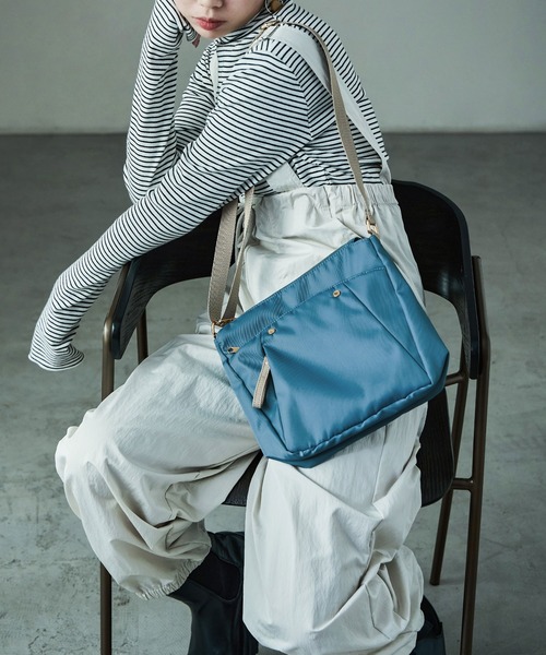 Fashion Letter(ファッションレター)の「6ポケット 縦型ショルダーバッグ(ショルダーバッグ・レディース・チャコールグレー/ブラック/ブルーグリーン/グレイッシュベージュ・FREE)」の4枚目の写真