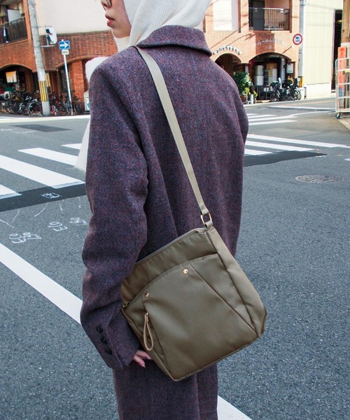 Fashion Letter(ファッションレター)の「6ポケット 縦型ショルダーバッグ(ショルダーバッグ・レディース・チャコールグレー/ブラック/ブルーグリーン/グレイッシュベージュ・FREE)」の9枚目の写真