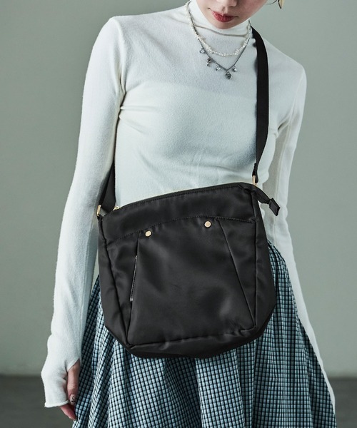 Fashion Letter(ファッションレター)の「6ポケット 縦型ショルダーバッグ(ショルダーバッグ・レディース・チャコールグレー/ブラック/ブルーグリーン/グレイッシュベージュ・FREE)」の5枚目の写真