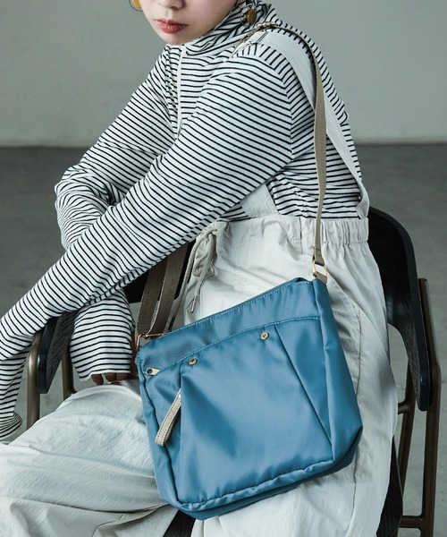 Fashion Letter(ファッションレター)の「6ポケット 縦型ショルダーバッグ(ショルダーバッグ・レディース・チャコールグレー/ブラック/ブルーグリーン/グレイッシュベージュ・FREE)」の21枚目の写真