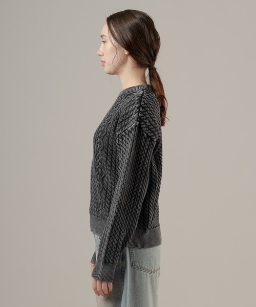 Levi's（リーバイス）の「Levi's/リーバイス LEILAH ケーブルクルーネックセーター（ニット/セーター・レディース・ブラック・XS/S/M）」の2枚目の写真