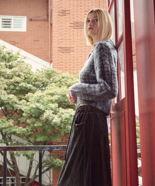 ETMON(エトモン)の「Velvet Banding Logo Skirt, Charcoal(スカート・レディース・その他・FREE)」の4枚目の写真