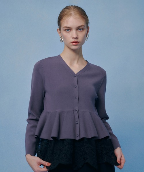 LOULOU WILLOUGHBY（ルルウィルビー）の「【LOULOU WILLOUGHBY】レースレイヤーペプラムカーディガン（カーディガン/ボレロ・レディース・オフホワイト/ブラック/グレー系その他・2）」の3枚目の写真